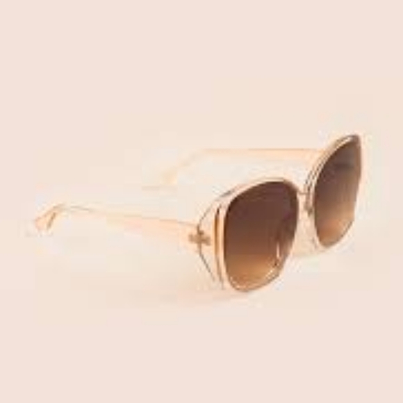 FREE W/ PURCHASE NWT Francesca's clear pink tinted oversized sunglasses - Picture 2 of 6